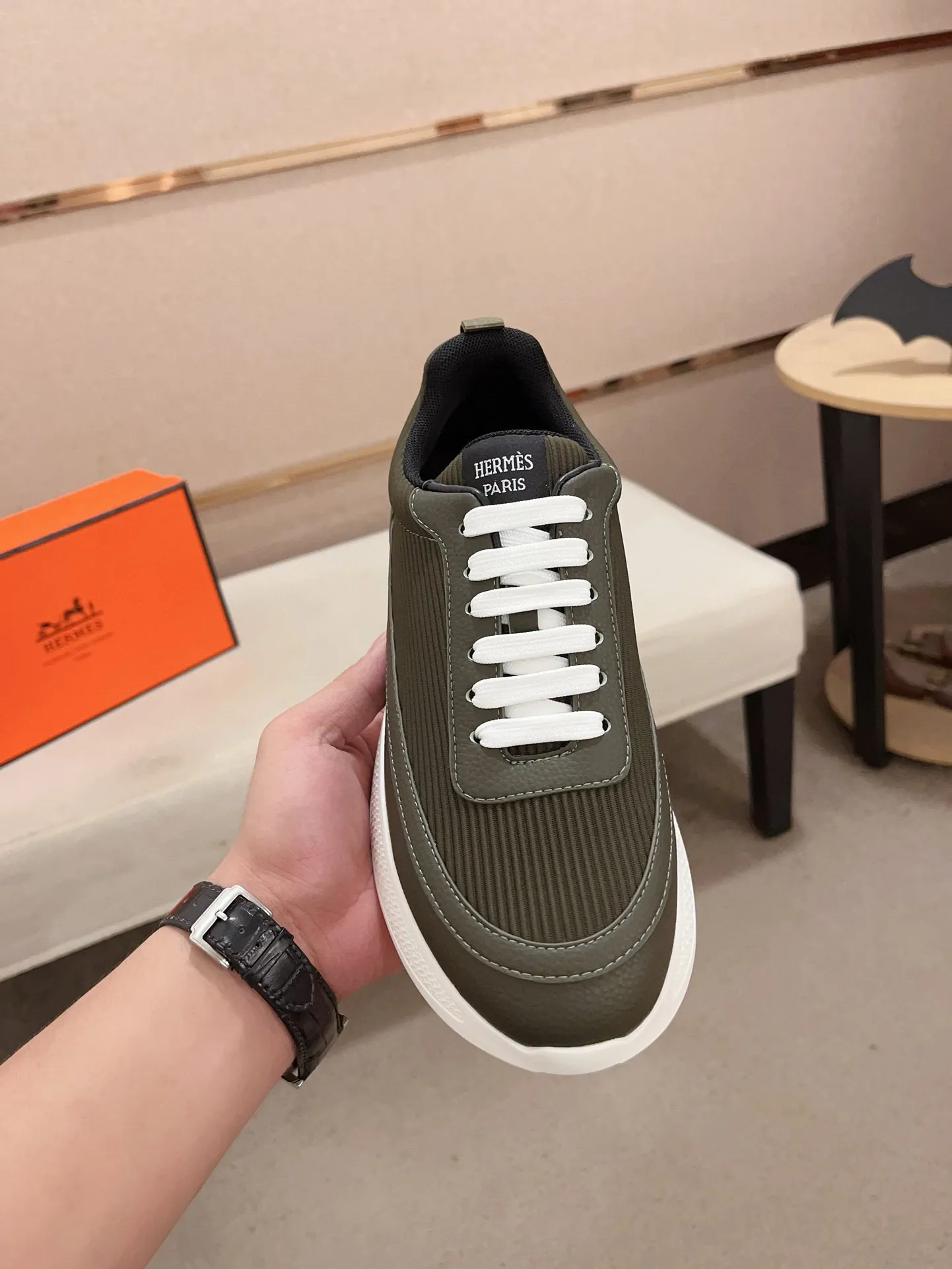 Men's clothing and shoes💰: 440💰《HERMES》【Classic original single version】Hermès; top 🔝purchasing agent🔍🔍men's latest 🇺🇸 counter sales simultaneously, imported from Italy original ▲▲cowhide ▲▲ (high-end, nobility, class) ) Exquisite workmanship (Italian 🇮🇹 imported water-dyed 🐂 cowhide lining) sole: original sole provided by the original factory, ⚠️exclusive double-layer activity·TPR·rubber·combined molded outsole; super comfortable·wear-resistant·non-slip·environmental protection The real thing is more beautiful if you take the real thing (high quality, follow the order). You can enter and exit the counter at will * Number of yards: 38-44 (45 can be customized and cannot be returned or exchanged)